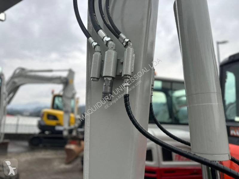 Escavadora Takeuchi