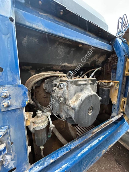 جرافة Komatsu LC7