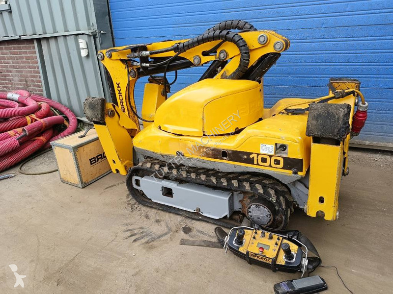 Lopatový nakládač Brokk 100 husqvarna robot...