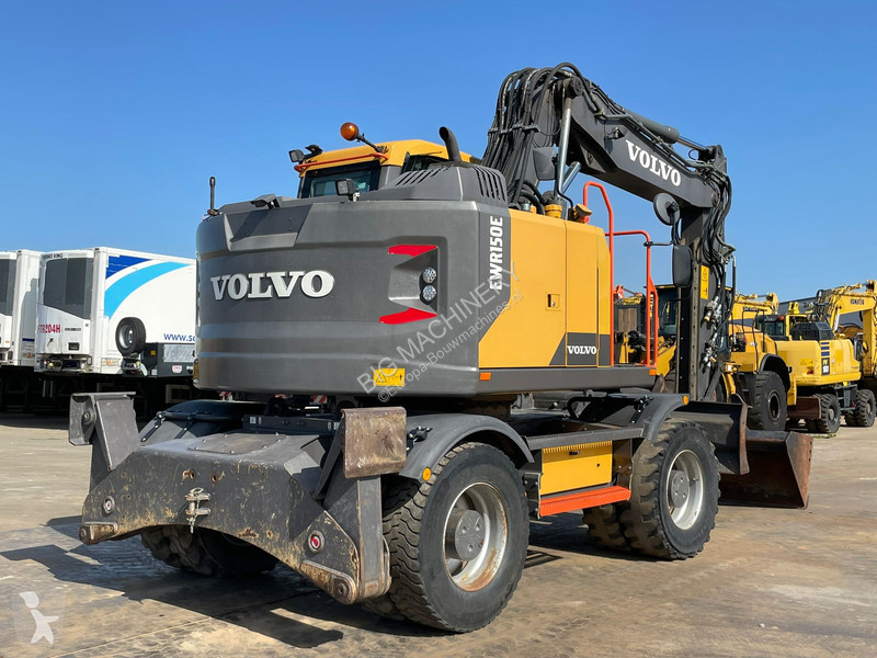 جرافة Volvo