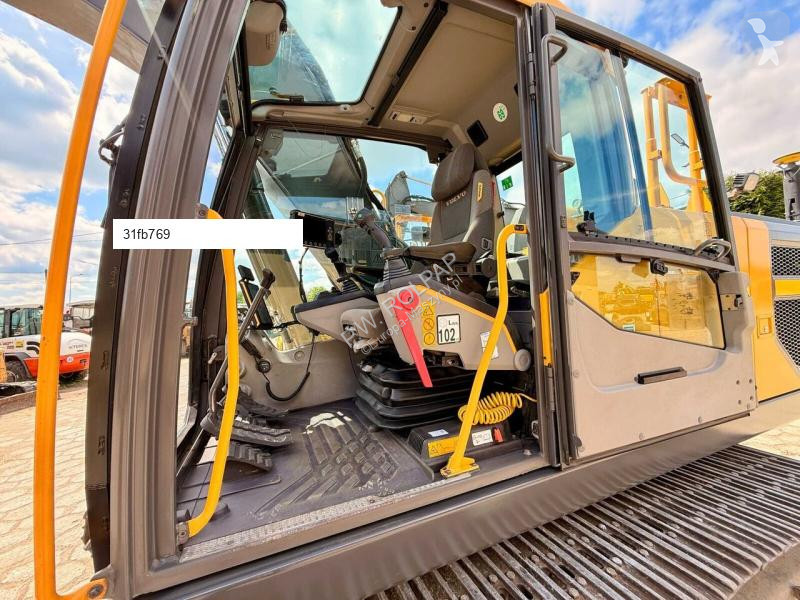 جرافة Volvo EC220EL