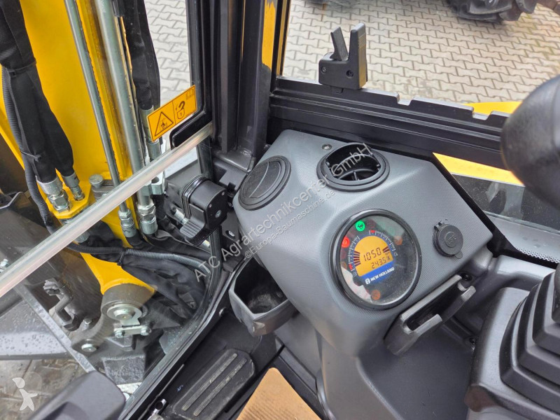 Lopatový nakládač New Holland  E38D