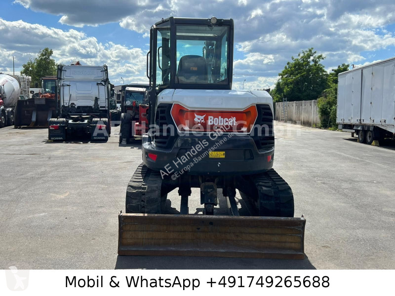جرافة Bobcat...
