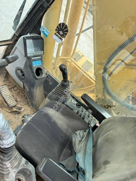جرافة Komatsu LC8