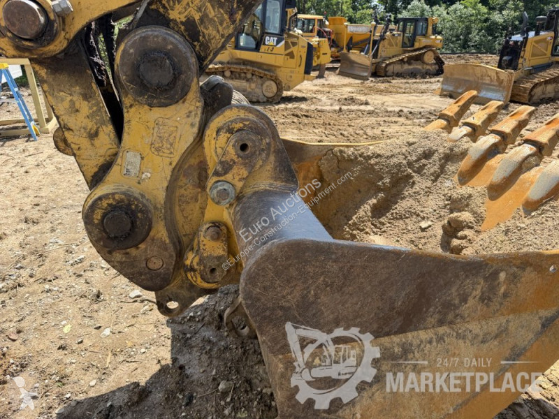 Екскаватор Caterpillar