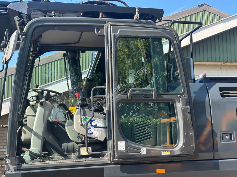 جرافة Komatsu 10