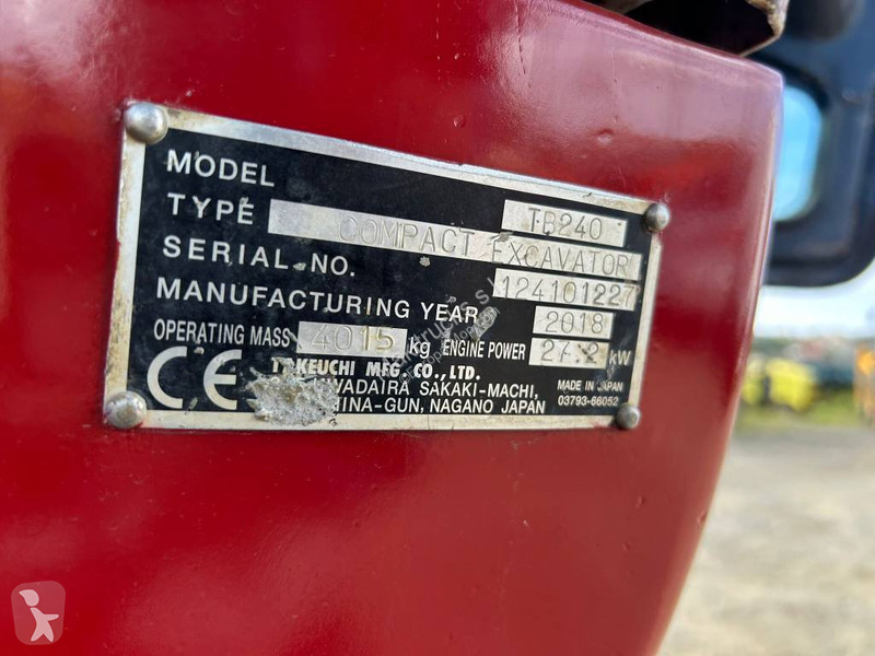Rýpadlo Takeuchi TB240