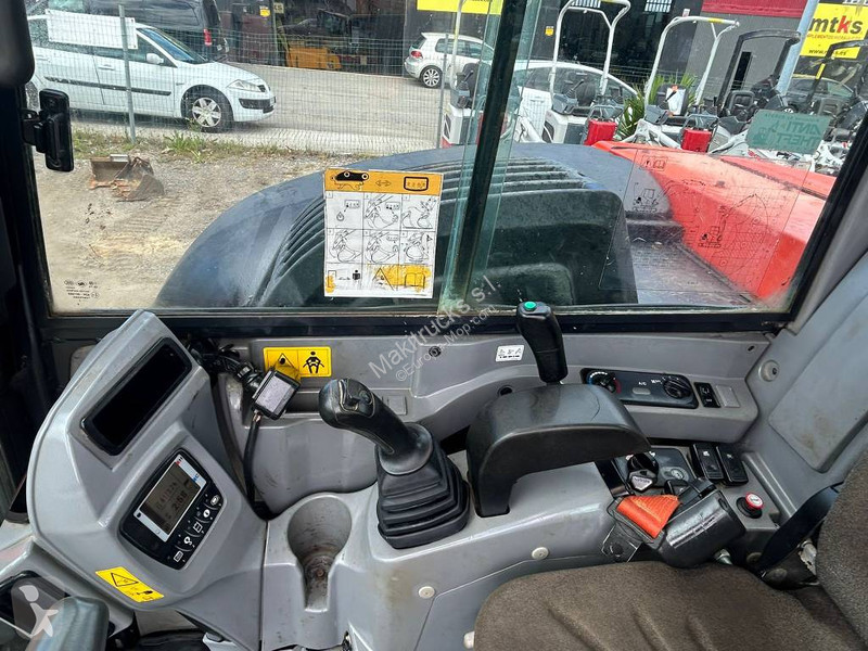 جرافة Kubota kx80-4a