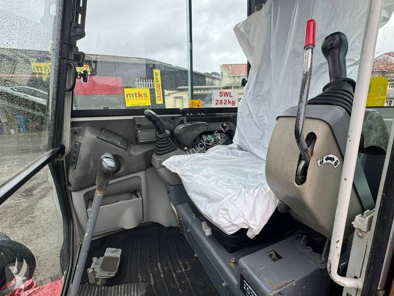 Lopatový nakládač Takeuchi 230