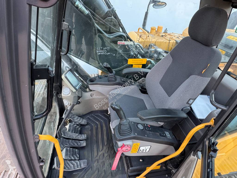 Rýpadlo Volvo L - Triple Boom / Hammer Lines