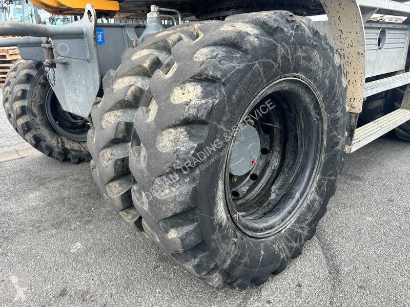 جرافة Liebherr Compact | Powertilt