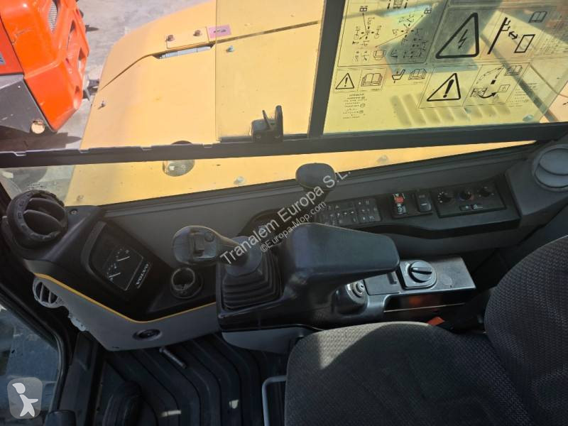 جرافة Volvo