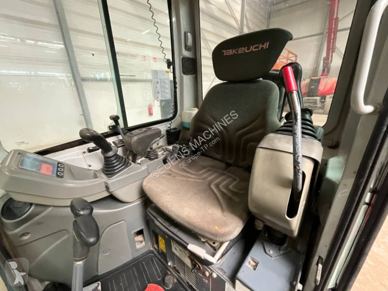 Rýpadlo Takeuchi TB 225