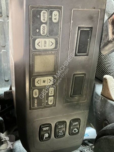 جرافة Komatsu 2207