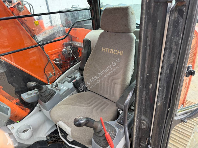 جرافة Hitachi - Quick Coupler / Automatic Greasing