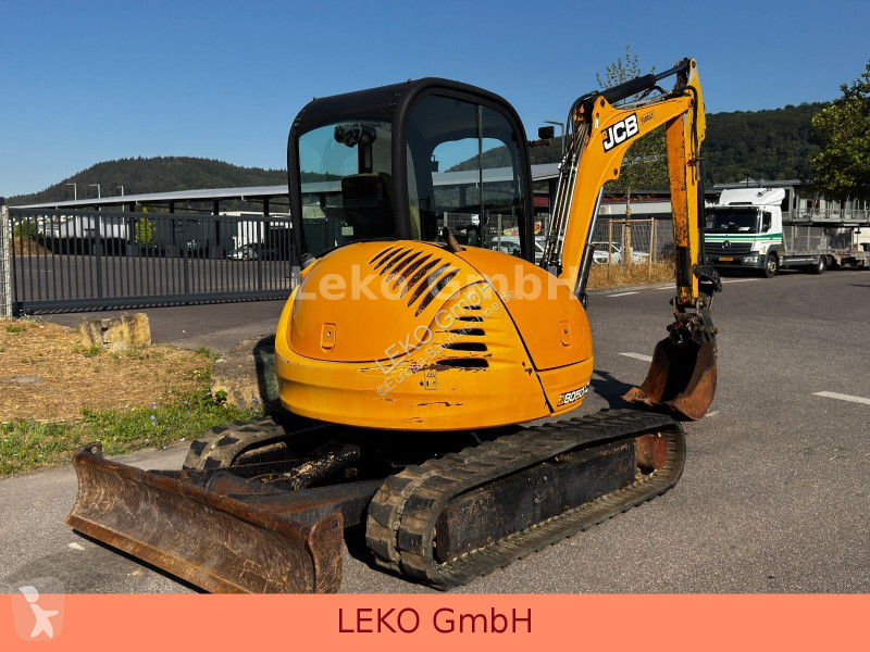 Lopatový nakládač JCB RTS