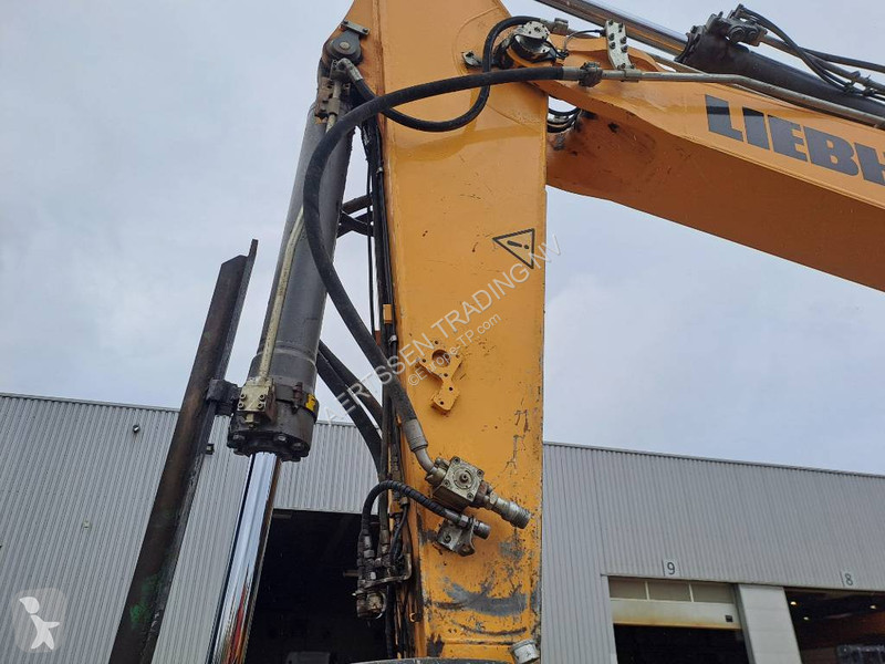 Lopatový nakládač Liebherr LC