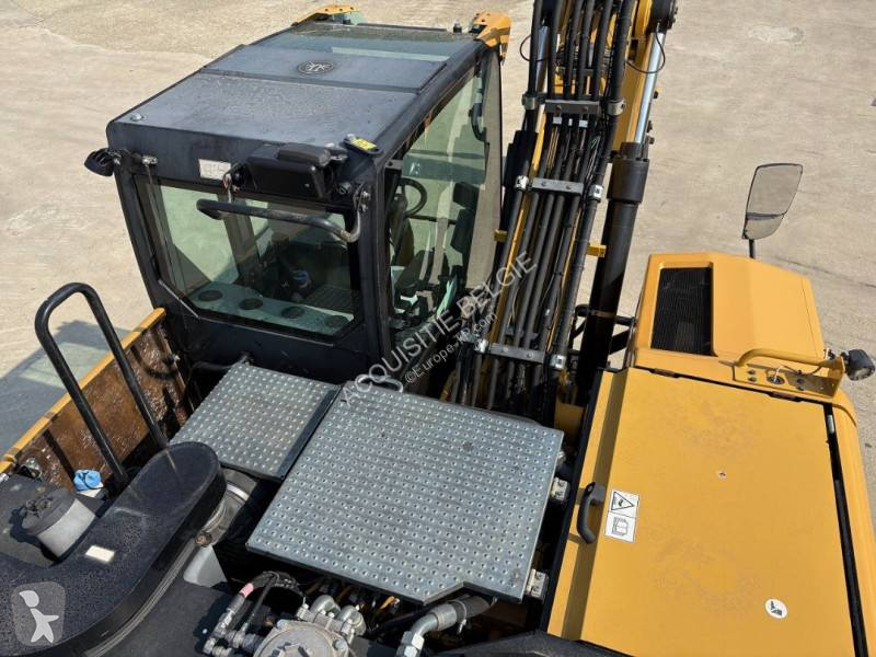 جرافة Caterpillar M318F