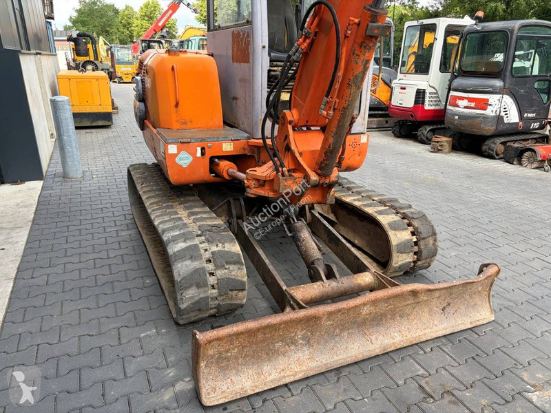 Rýpadlo Hitachi 2