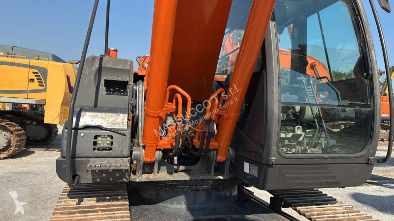Rýpadlo Hitachi