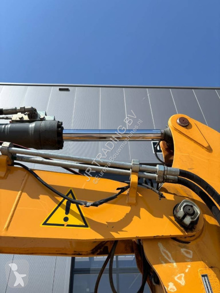 جرافة Liebherr Compact