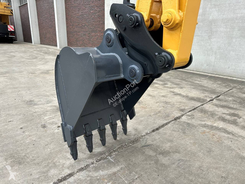 Rýpadlo Komatsu MR-2