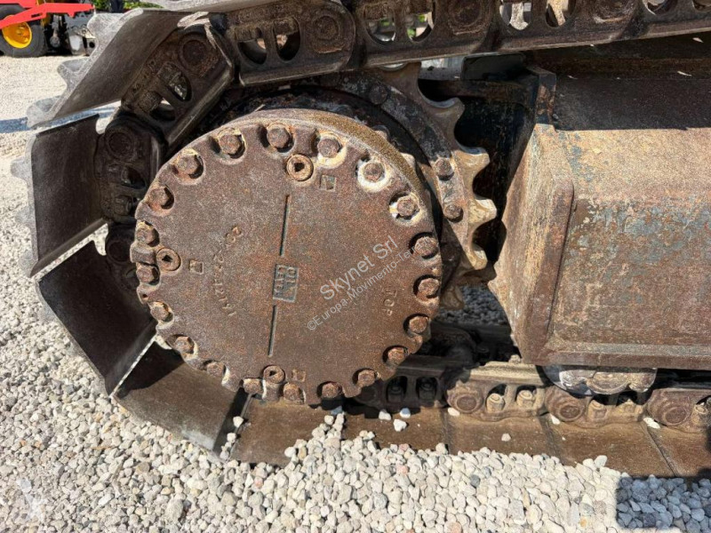 جرافة Komatsu PC210-11E0