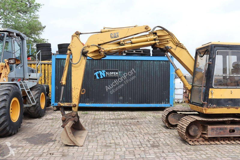 Rýpadlo Caterpillar E70B