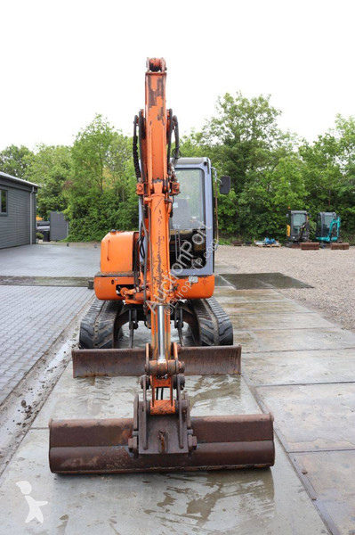 جرافة Hitachi 02