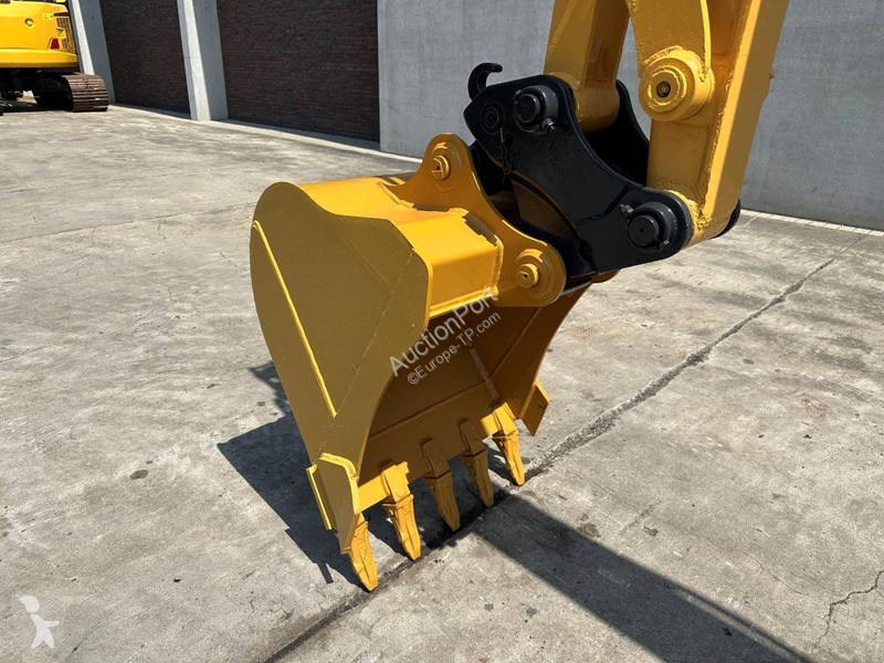 جرافة Komatsu 7