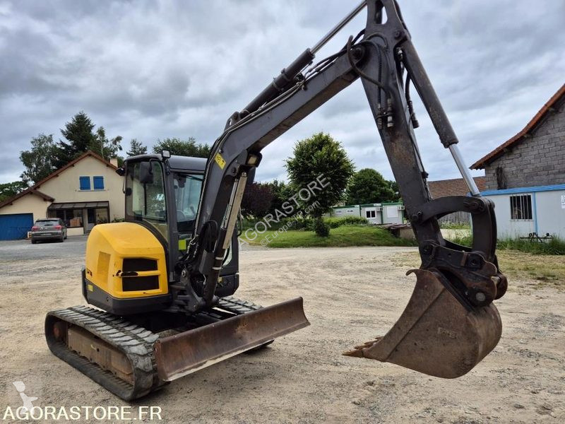 جرافة Volvo ECR50D