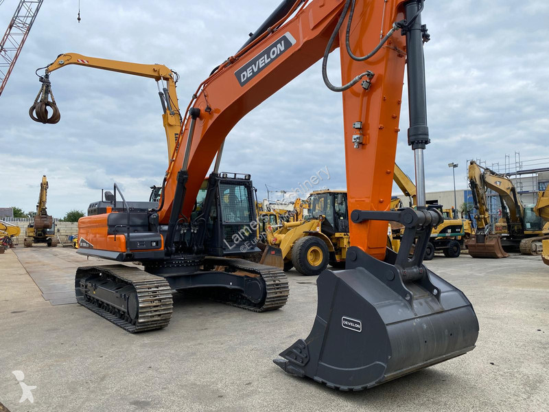 Lopatový nakládač Develon DX360LCA-7M .