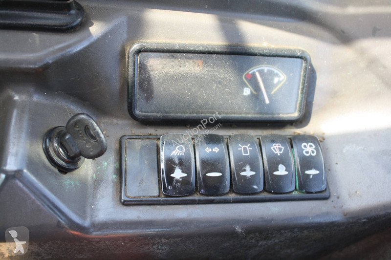 جرافة Volvo EC18E