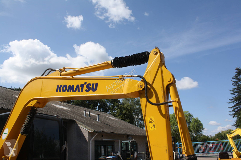 جرافة Komatsu PC70-8