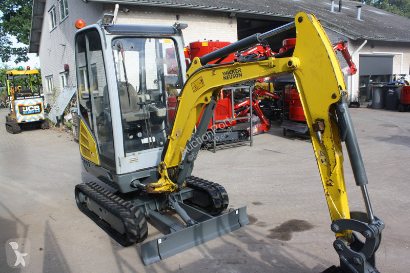 جرافة Neuson ET18
