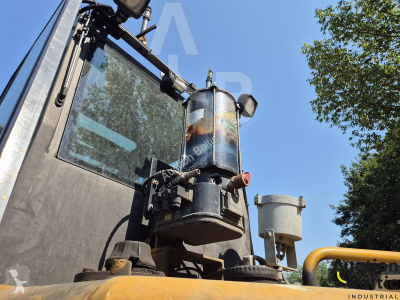 Lopatový nakládač Hydrema M 1400