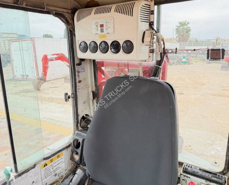 جرافة Takeuchi