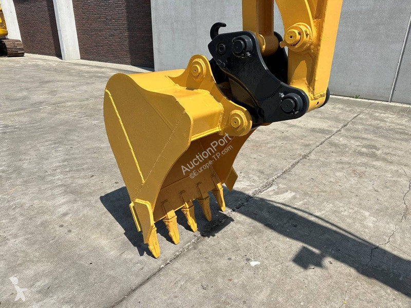 Rýpadlo Komatsu 7