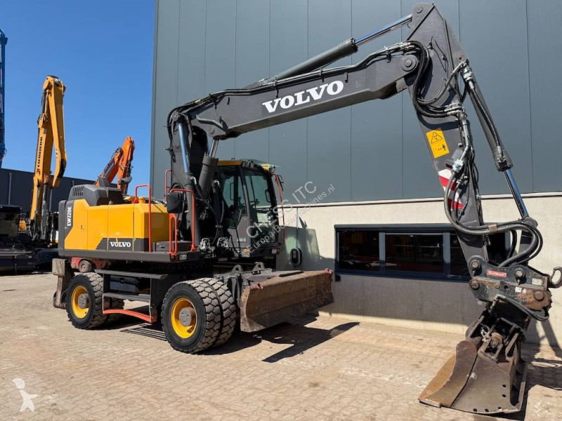 جرافة Volvo 220 E 220 - 180 -