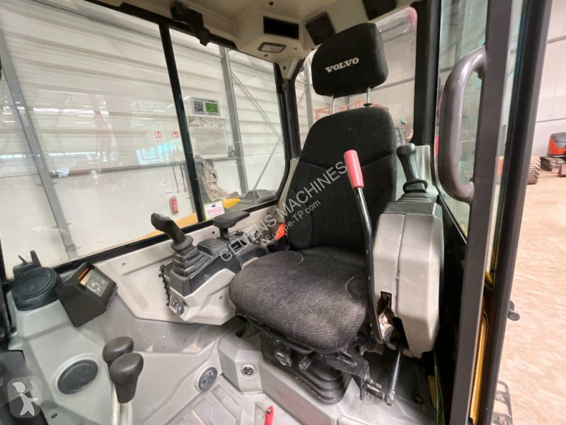 جرافة Volvo ECR F