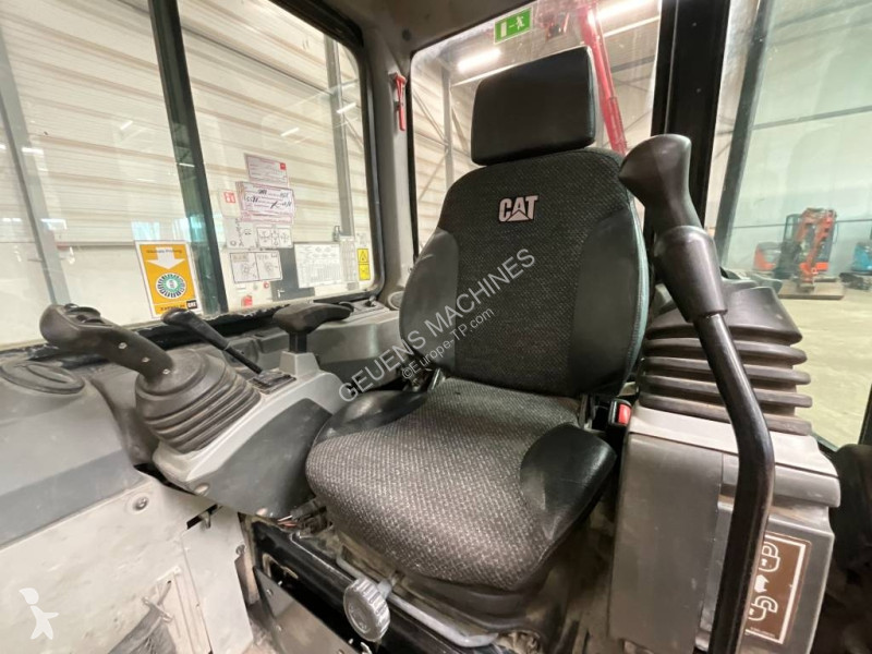 Excavator Caterpillar 305.5 E 2