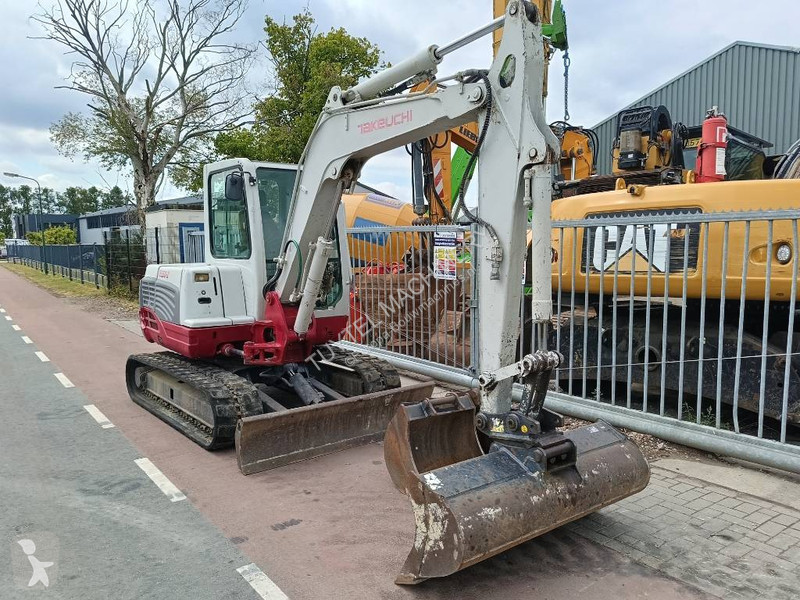 Excavator Takeuchi 5 ton rups graafmachine...
