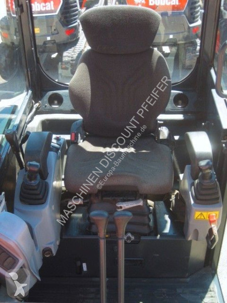 Lopatový nakládač Kubota KX030-4