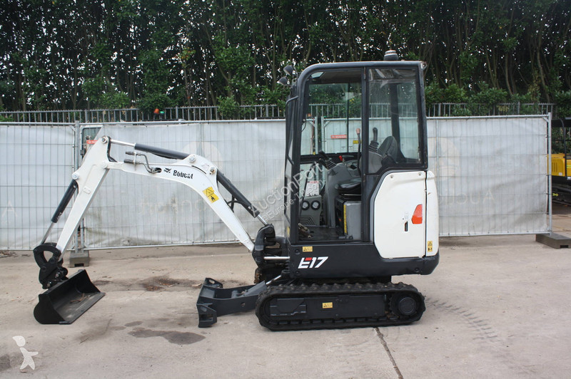Багер Bobcat E17