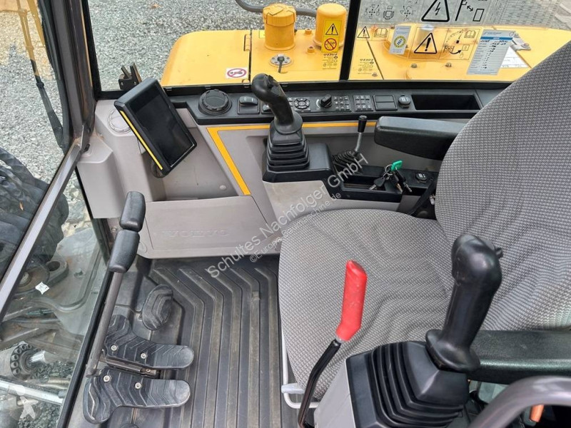 Багер Volvo EC 60 E