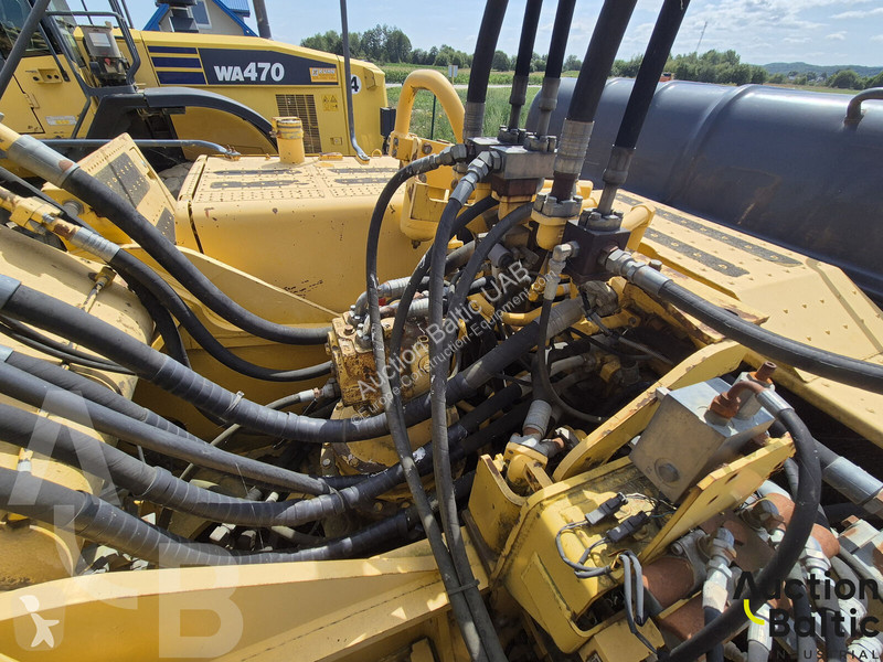 Багер Komatsu HD-8