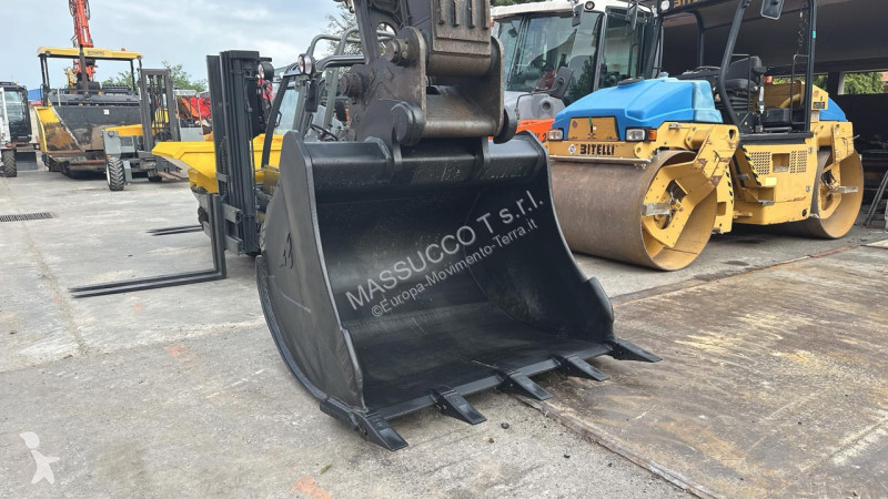 Екскаватор Hitachi 7