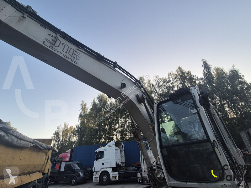 Екскаватор Liebherr