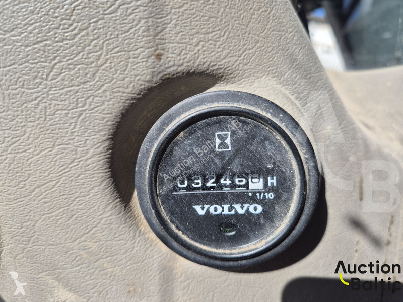 Екскаватор Volvo