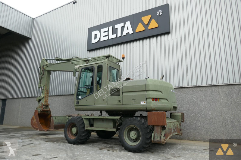 Koparka Caterpillar Ex-army